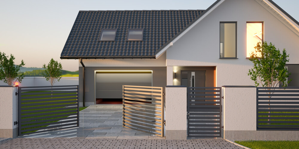 nowoczesny dom jednorodzinny otoczony metalowym ogrodzeniem