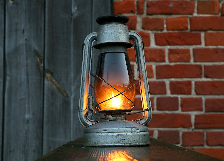 20230220100115 pexels photo 262042.jpeg Jak wybrać lampy zewnętrzne do swojego domu?