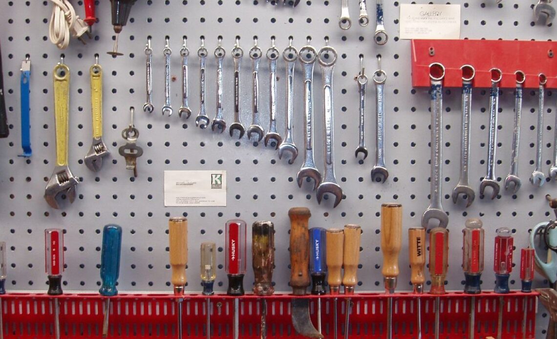 narzędzia na tablicy